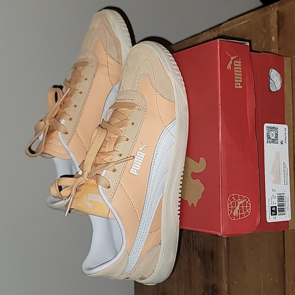 Puma, peach/white, 7.5 - Picture 1 of 1